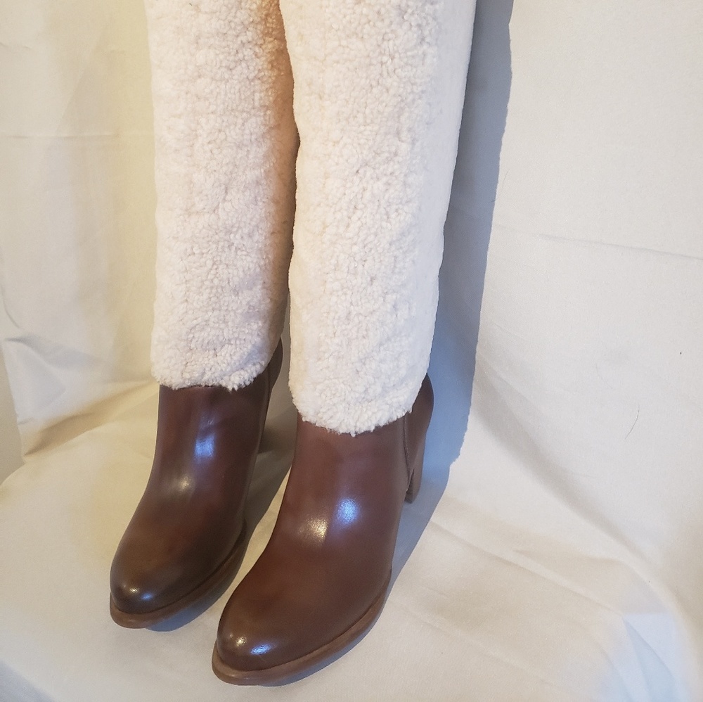 🎁🆕️UGG Australia Ava Boots & FREE Gift🎁 - Picture 4 of 7